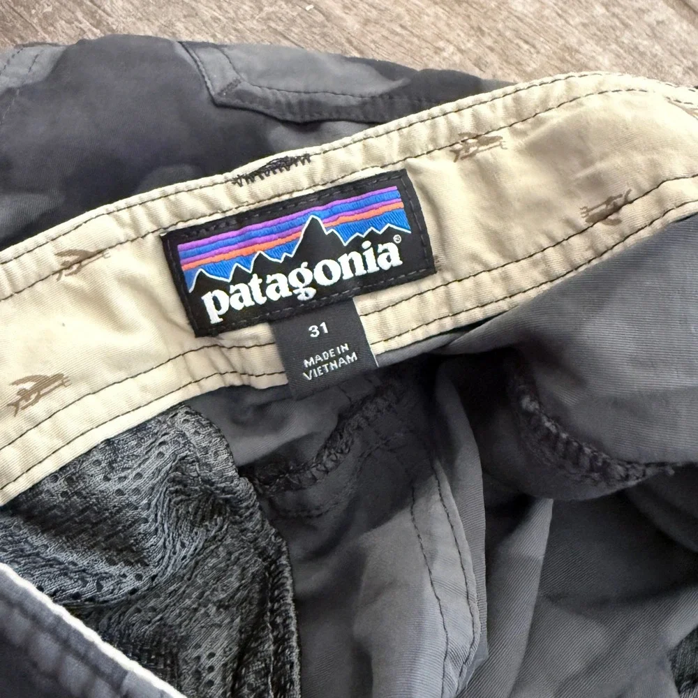 Patagonia Mens All-Wear Camo Print 10" Cargo Shorts, Black Gray, 31 - Picture 2 of 11